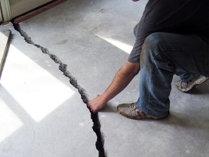 signs of foundation damage